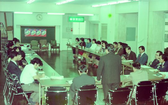 80沖教組旗びらき