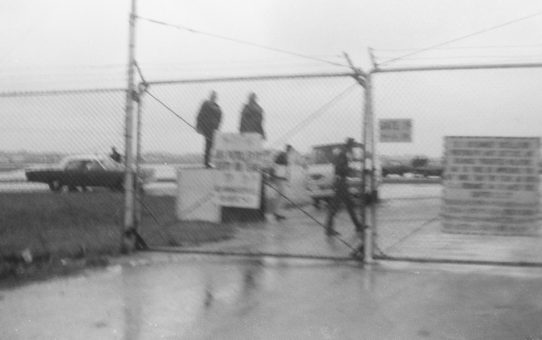 B52撤去要求デモ