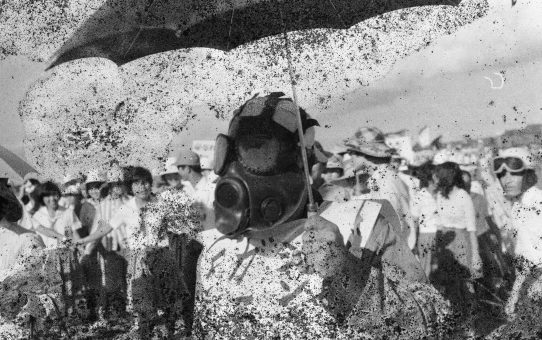 安保条約廃棄、B52・毒ガス撤去要求デモ // 於：嘉手納基地