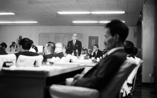 立法院　予算委員会　代表質問