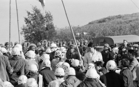 全軍労スト第一波