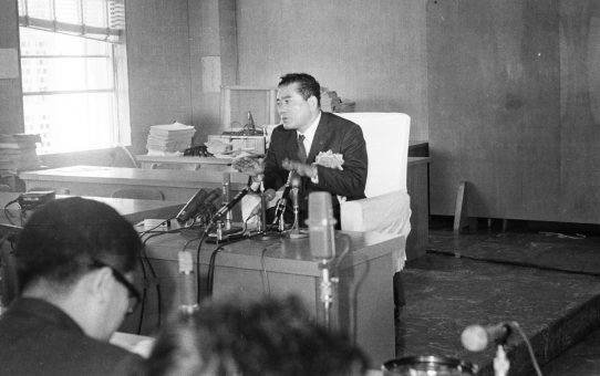 参院選、革新共闘候補　喜屋武真栄　当選