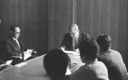 国民皆保険立法院へ要請