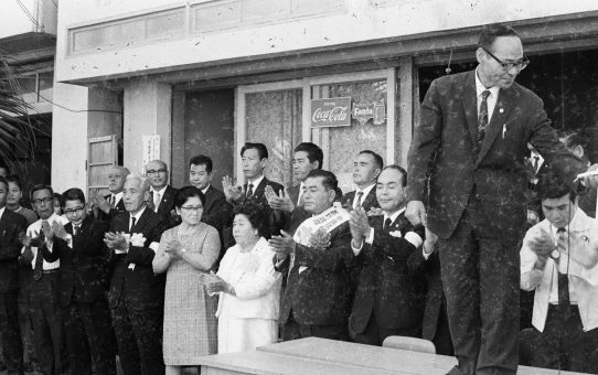 参院選出陣式　喜屋武真栄