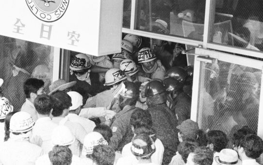 中曽根防衛庁長官来島反対集会