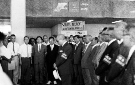 屋良朝苗主席帰任