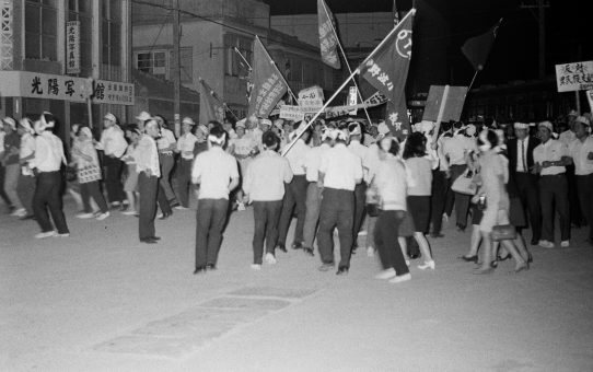 即時無条件全面返還要求デモ