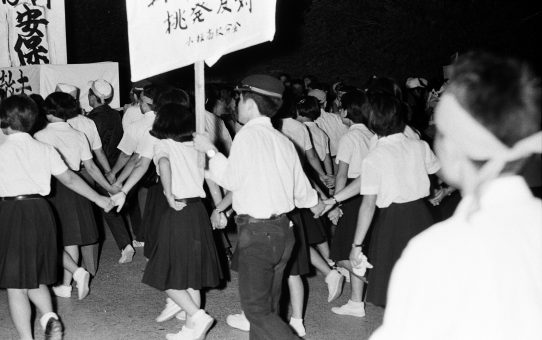 即時無条件全面返還要求デモ