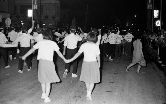 即時無条件全面返還要求デモ