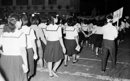 即時無条件全面返還要求デモ