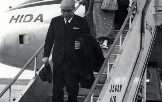 主席、全軍労問題交渉から帰任